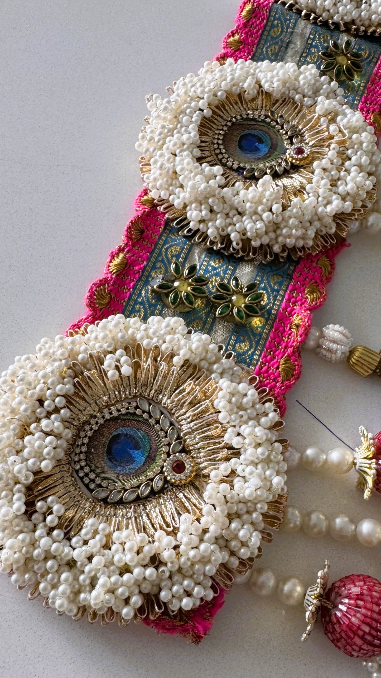 Mega Chakra Toran- Radha Krishan White