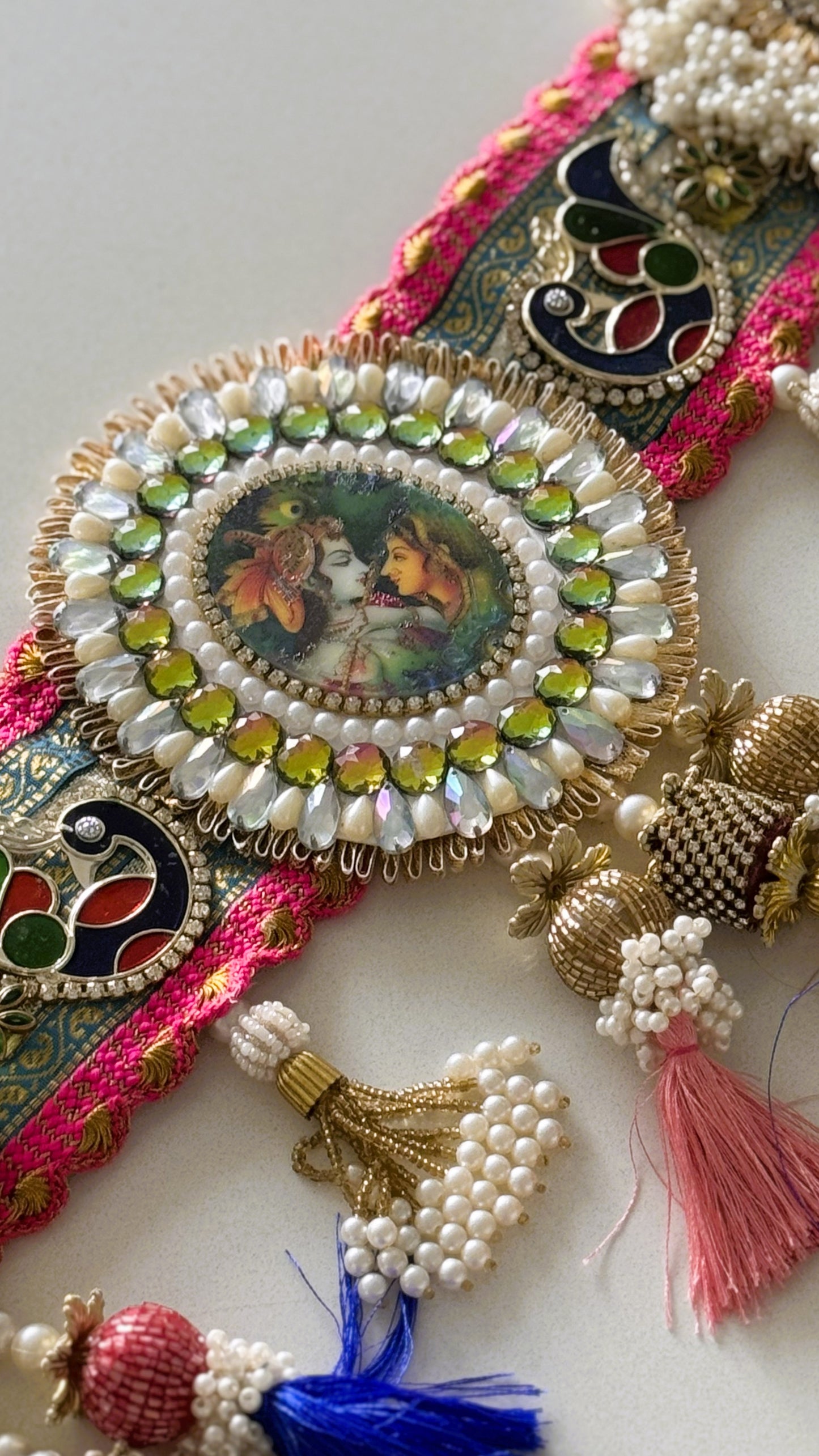 Mega Chakra Toran- Radha Krishan White