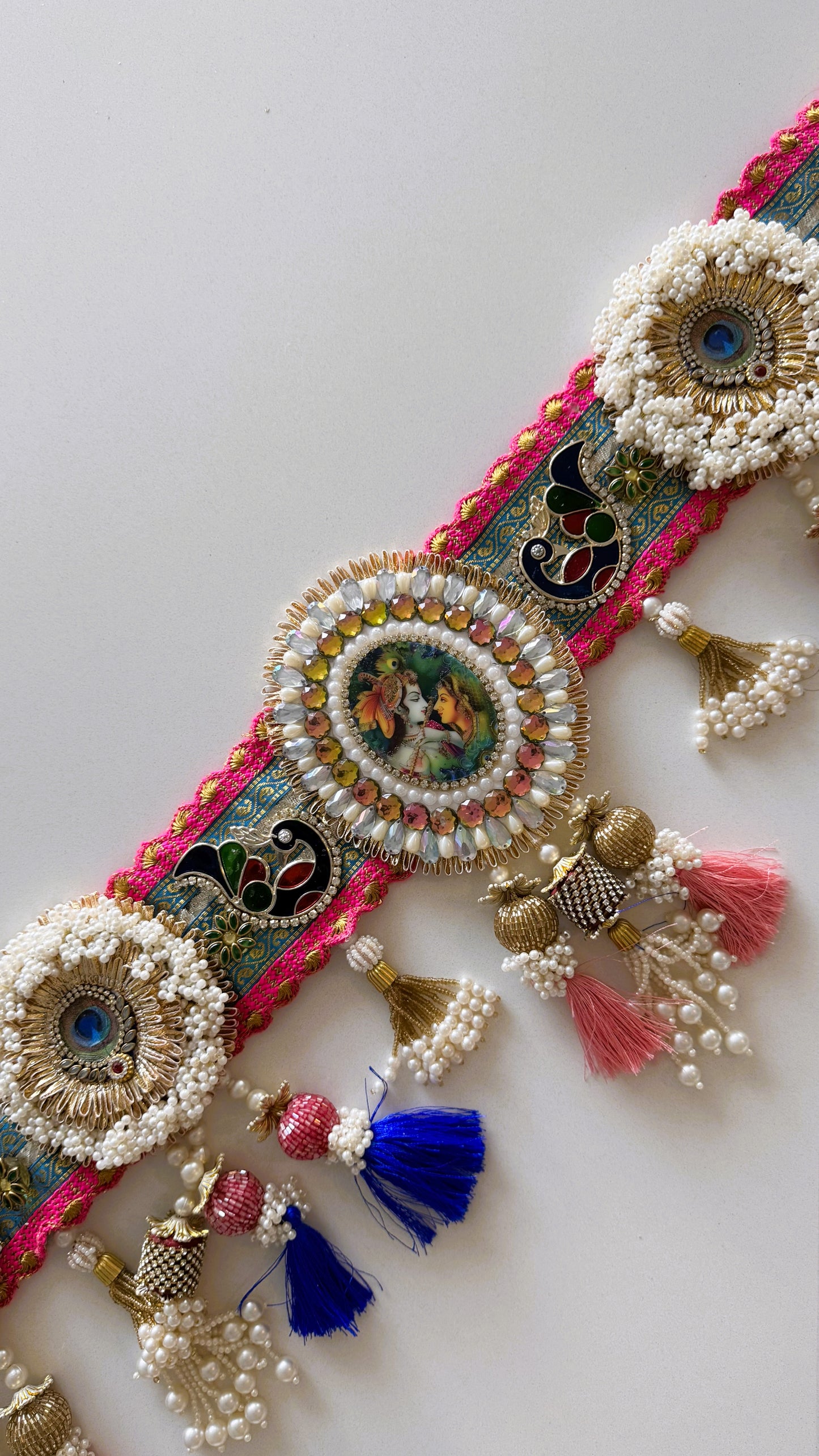 Mega Chakra Toran- Radha Krishan White