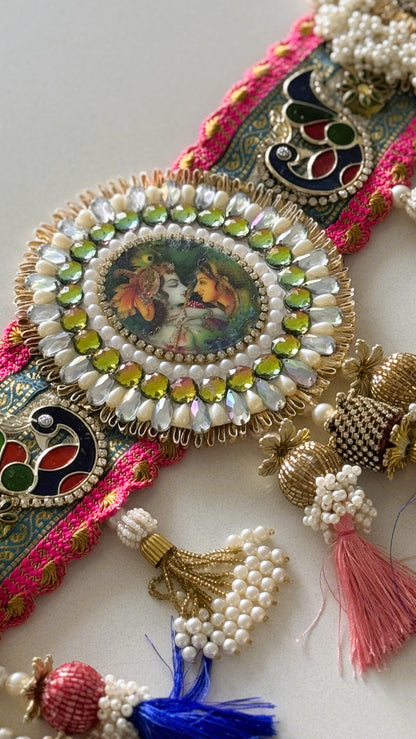 Mega Chakra Toran- Radha Krishan White